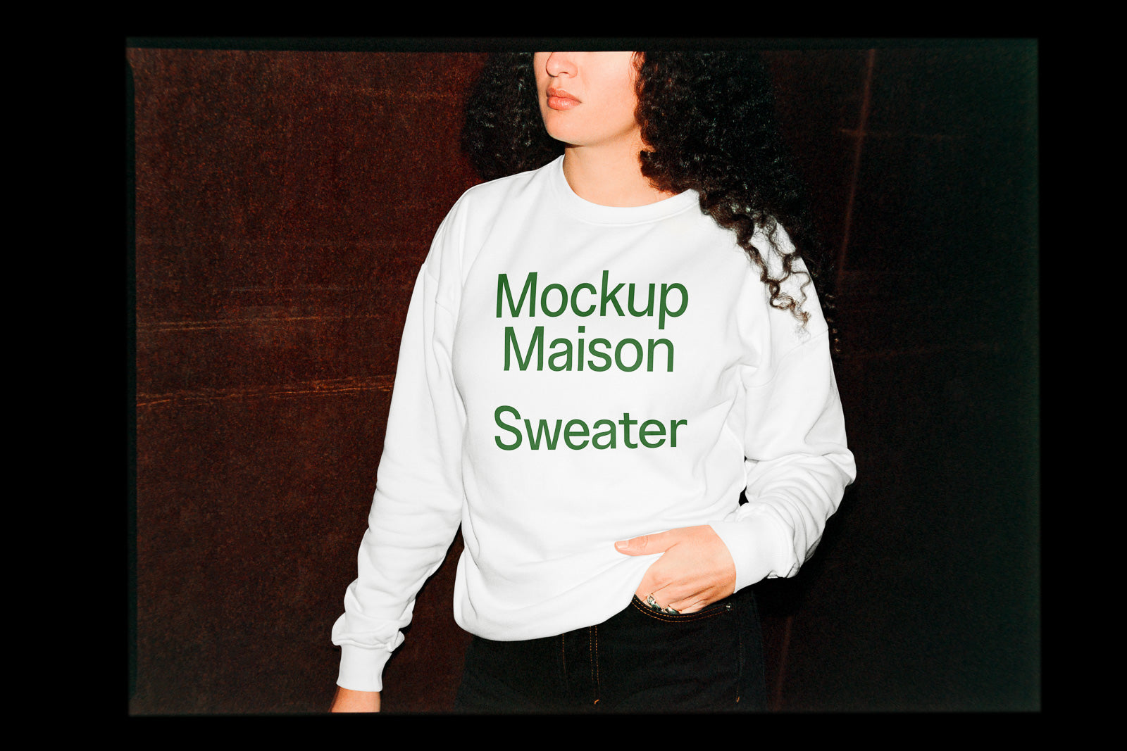 PSD mockup of a person wearing a white sweater with the text "Mockup Maison Sweater" in green, against a dark background.