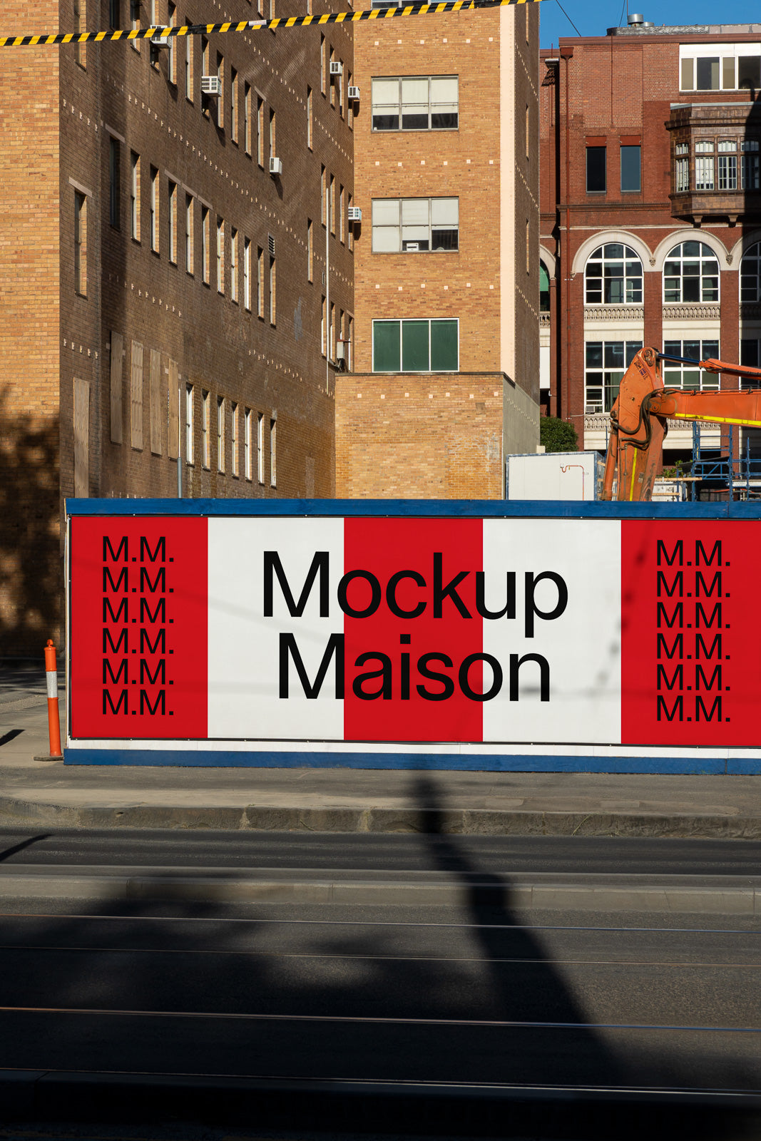 PSD mockup of a construction site billboard with "Mockup Maison" text, featuring alternating red and white panels, set against an urban backdrop.