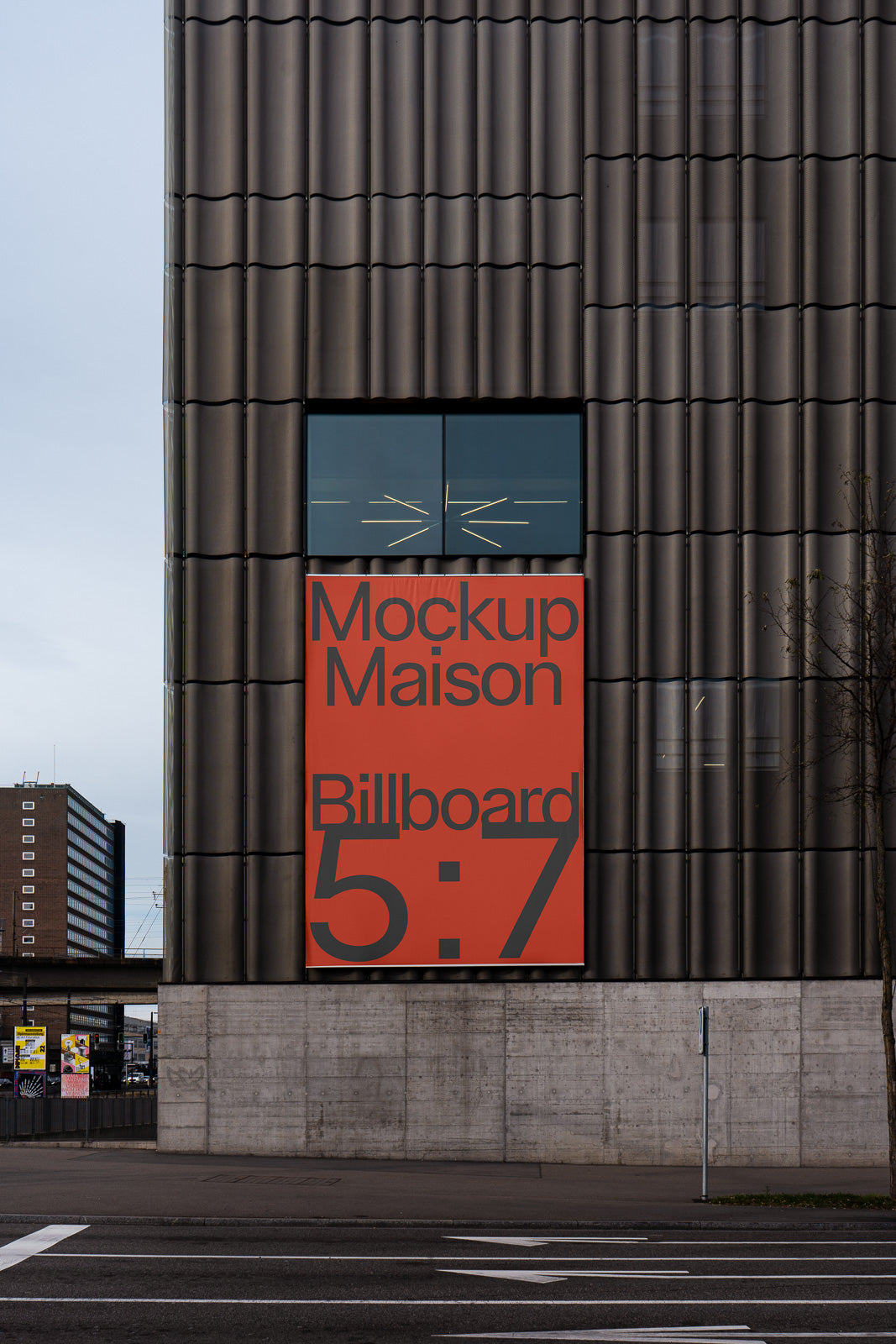 PSD mockup of an urban billboard on a building facade with "Mockup Maison Billboard 5:7" text in bold on a red background, framed by concrete and metal.