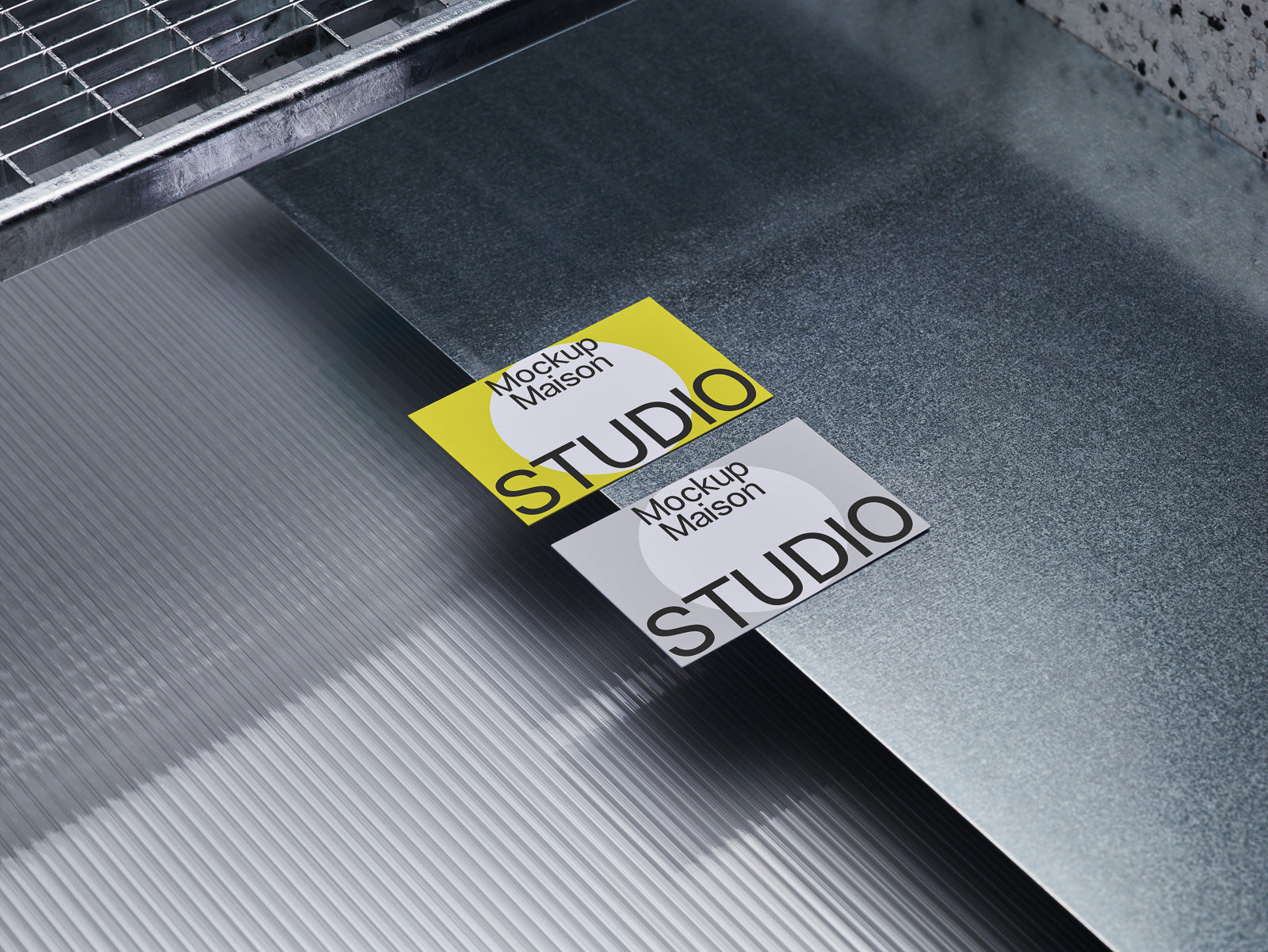 PSD mockup of two studio cards labeled "Mockup Maison" on metallic surfaces, showcasing design contrast with one yellow and the other white.