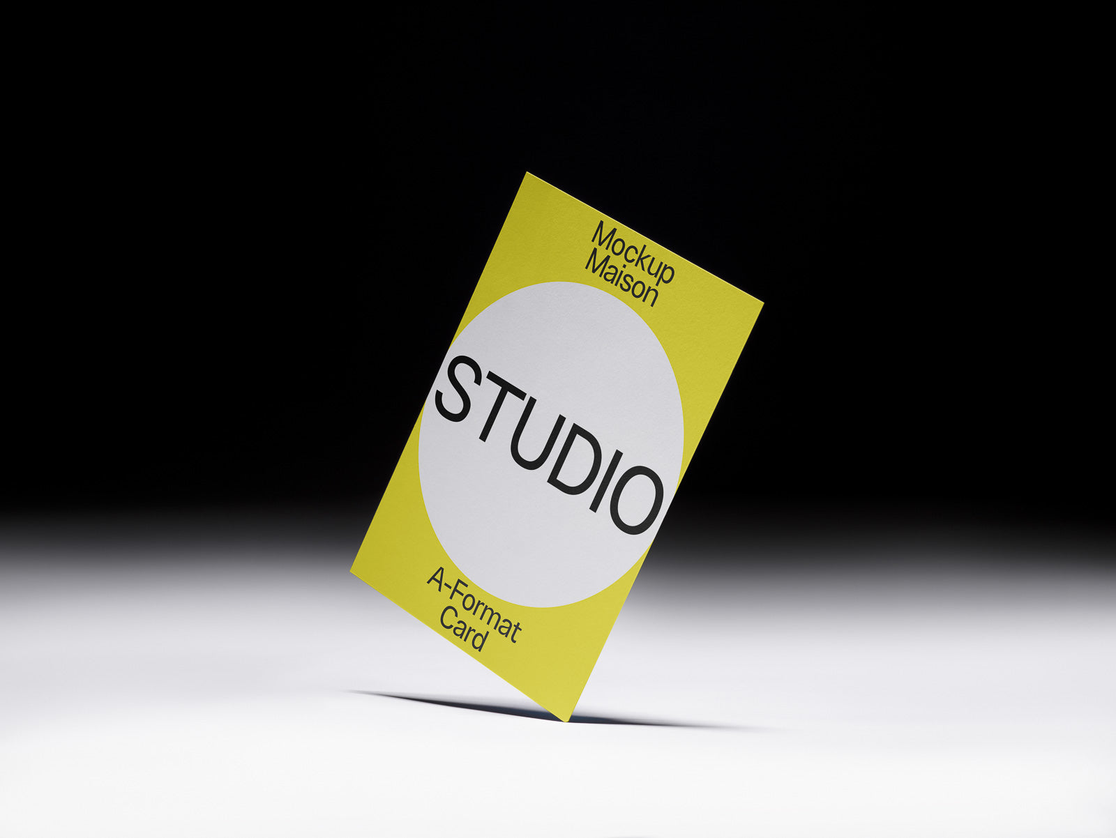 PSD mockup of a Studio A-Format card with a yellow background and white circle, titled "Mockup Maison," displayed against a gradient shadowed surface.