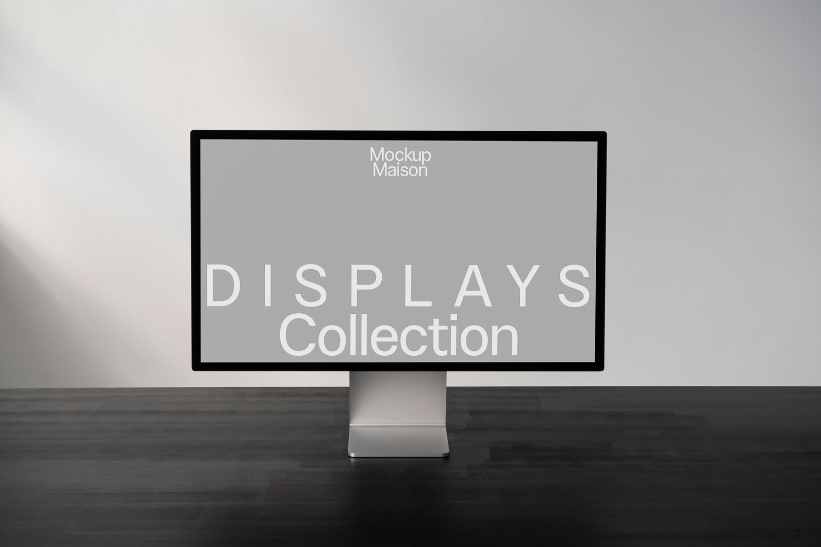 PSD mockup of a computer display on a dark wooden table against a light gray wall, featuring the text "DISPLAYS Collection" and "Mockup Maison."