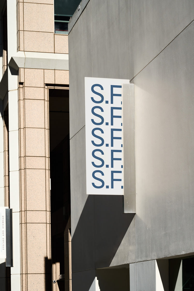 Sign Mockup SG-SF-02 – Layered PSD – Mockup.Maison