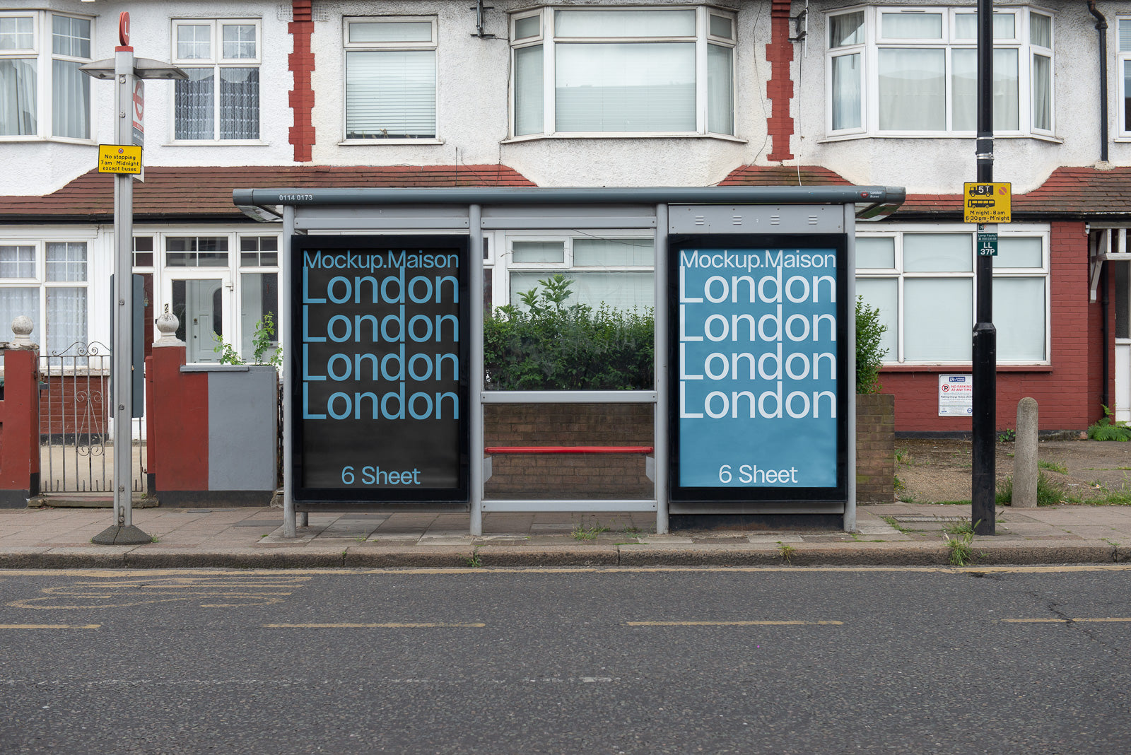 PSD mockup of a bus stop featuring two large posters displaying the text "Mockup Maison London London London London" on a blue background.