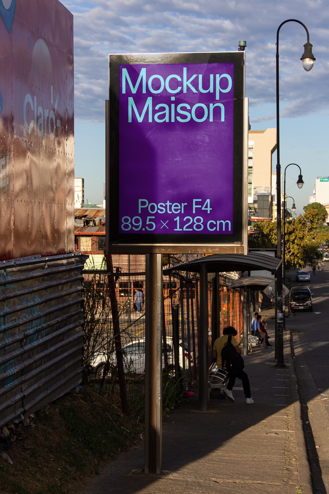 PSD mockup of an urban billboard displaying "Mockup Maison" with dimensions Poster F4 89.5 × 128 cm in a city street setting.